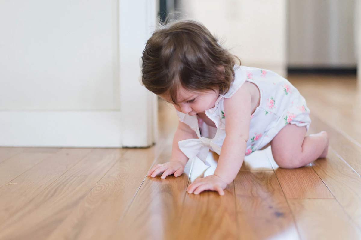 when babies crawl