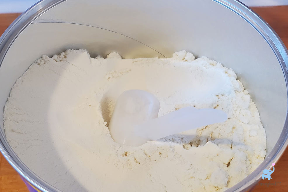 open can of babys only organic infant formula