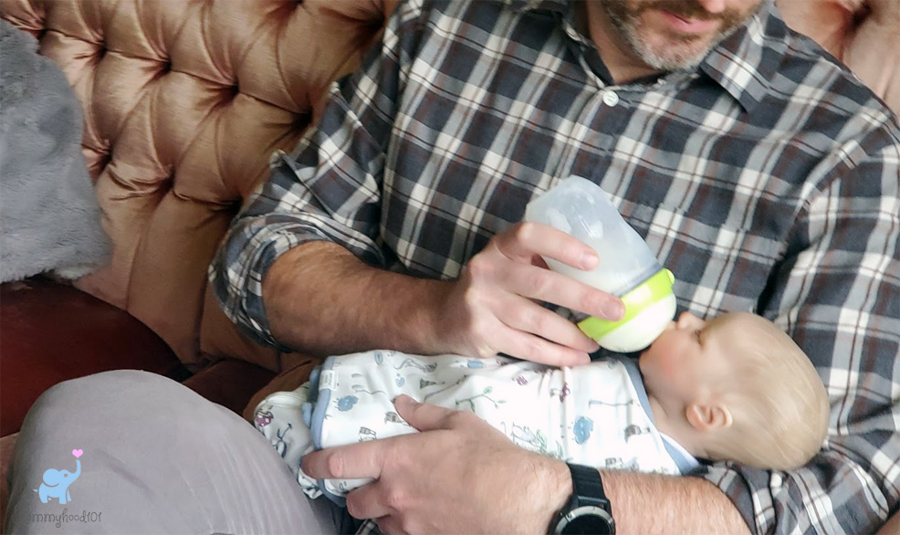 feeding a baby with kendamil organic formula